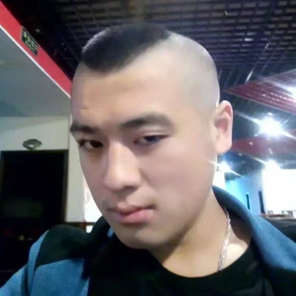 阳光气质男的照片