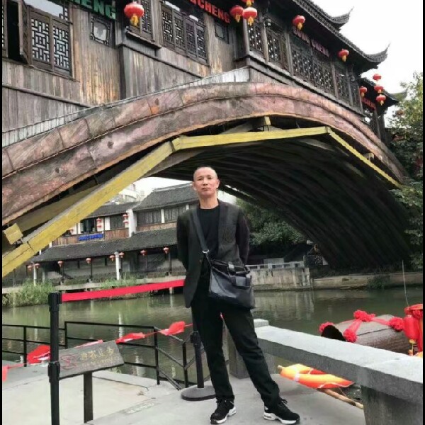 一个受过伤的男人的照片