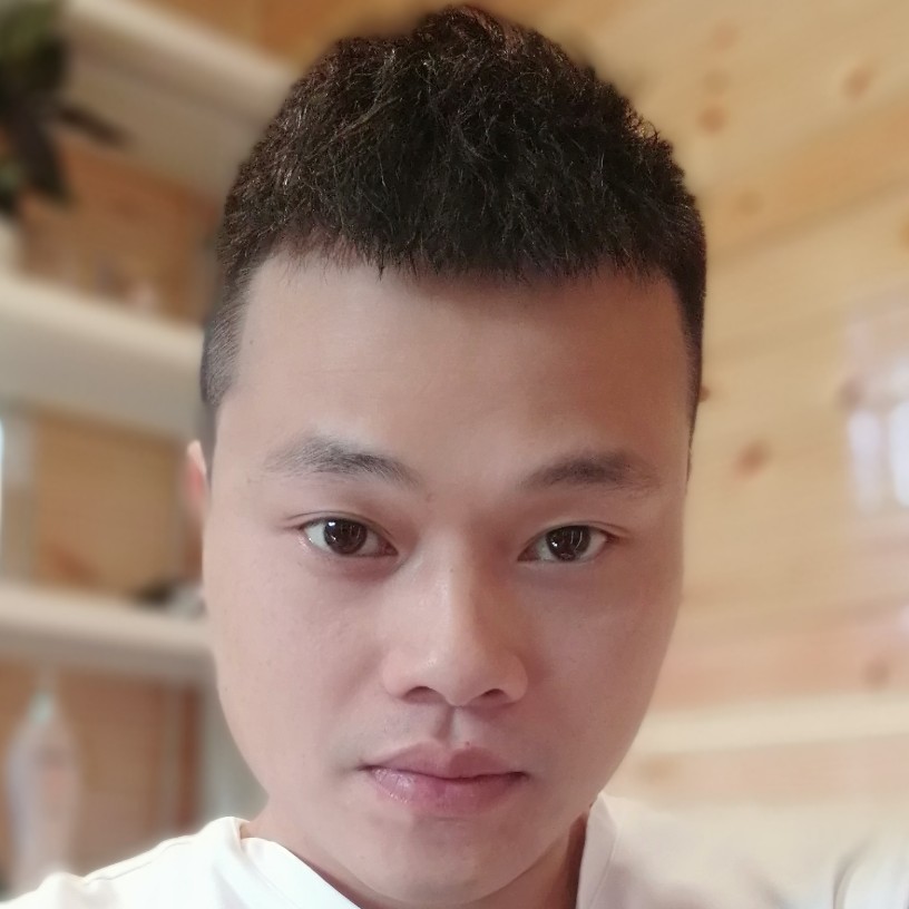 强健迎暖阳的照片