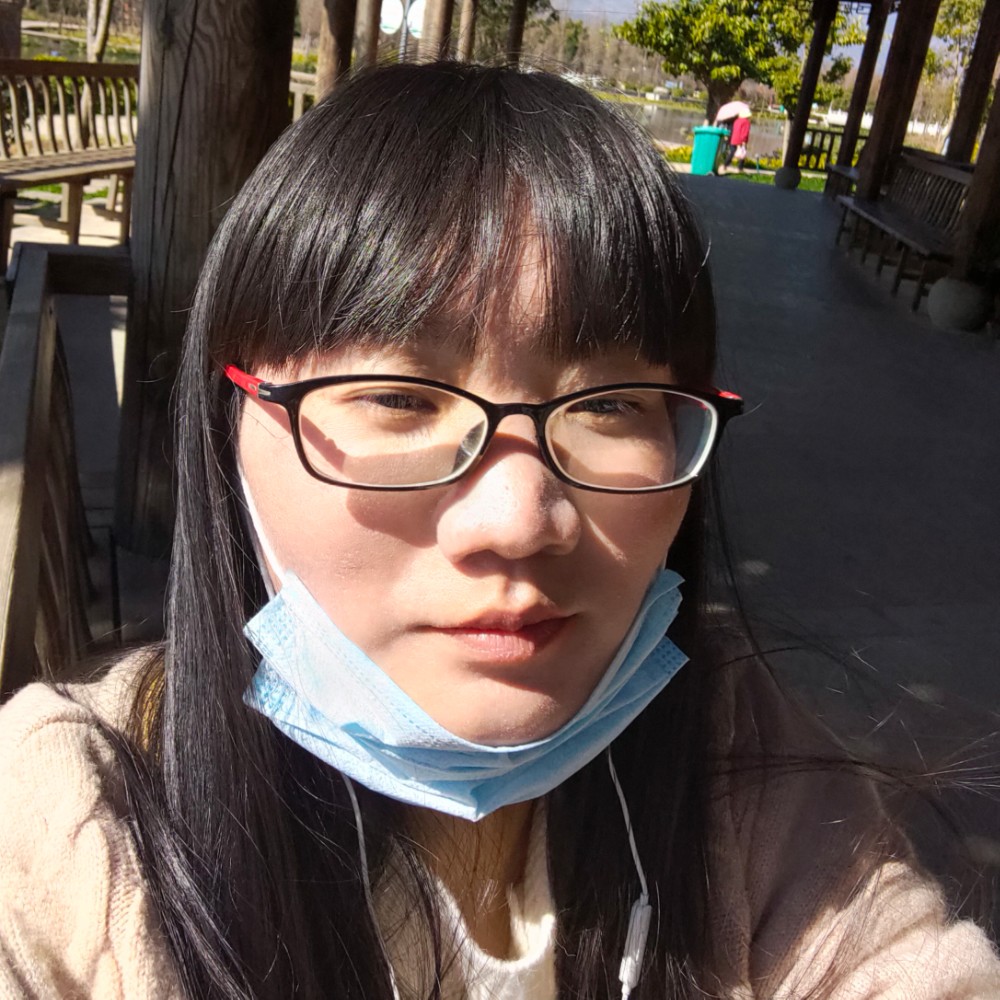 明媚倾心过客的照片