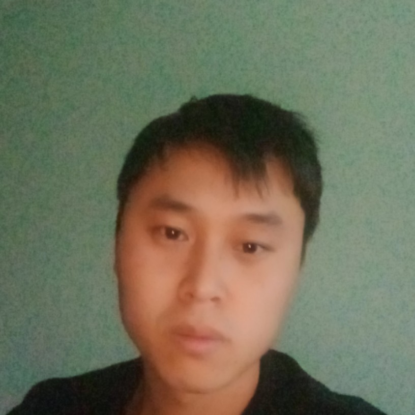 灯泡蹙眉爱听歌的照片