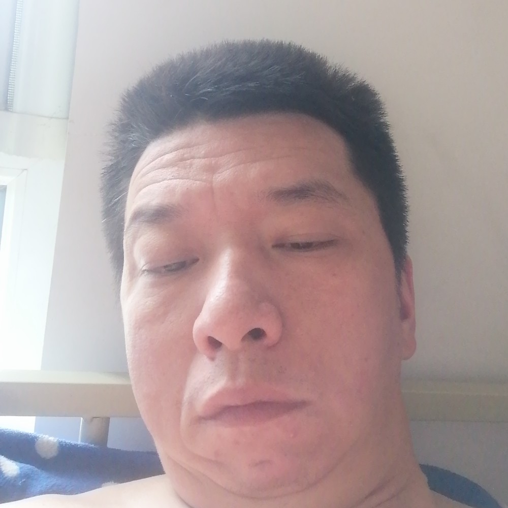 务实深拥口红的照片