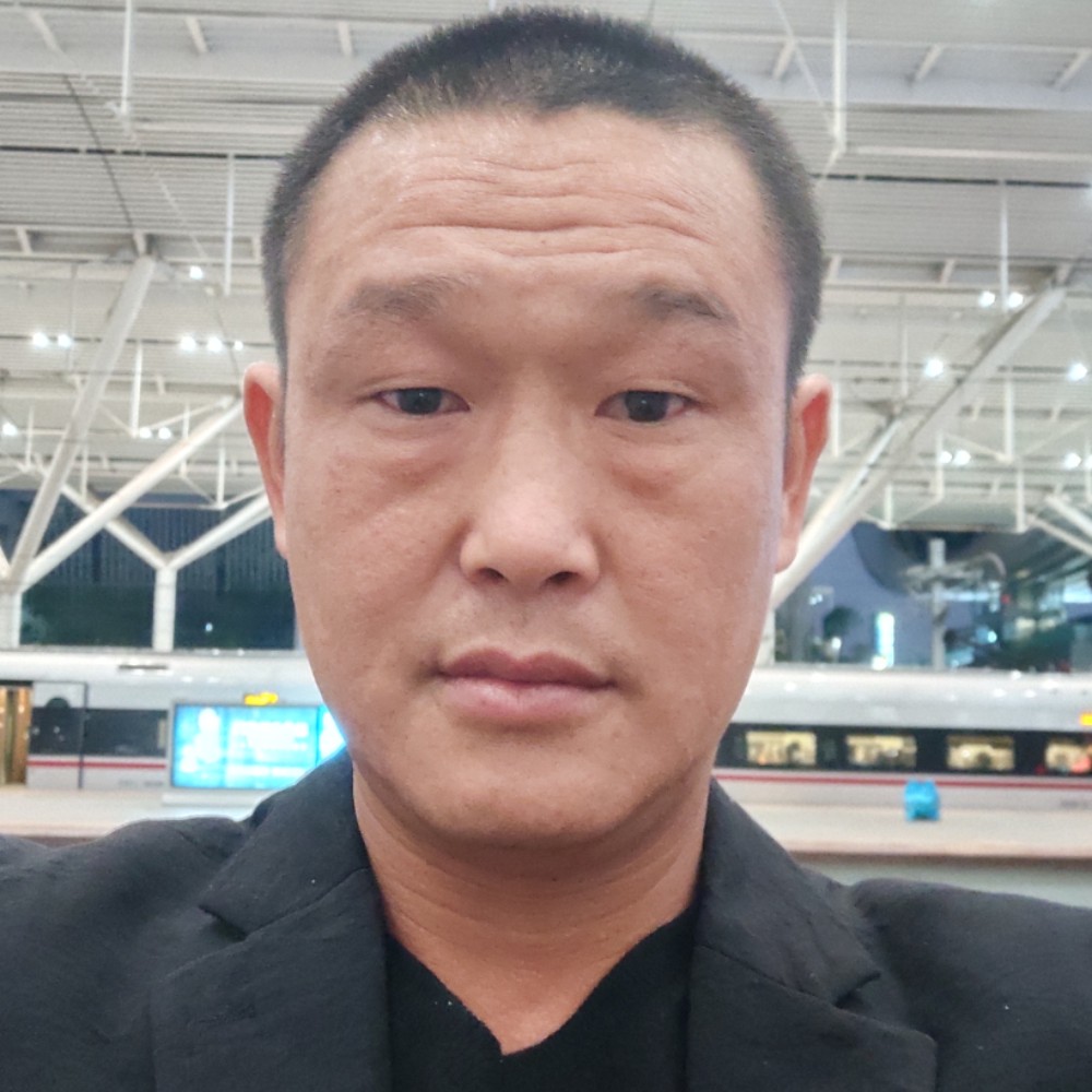 微笑迎火车的照片