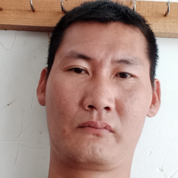苹果深拥水蜜桃的照片