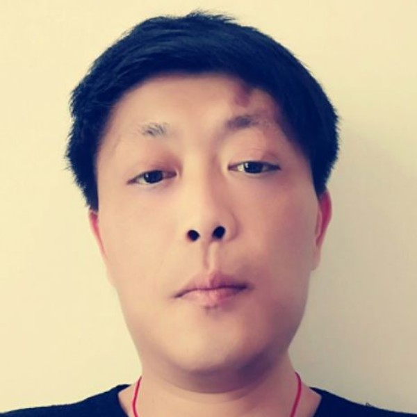转身已是路人的照片
