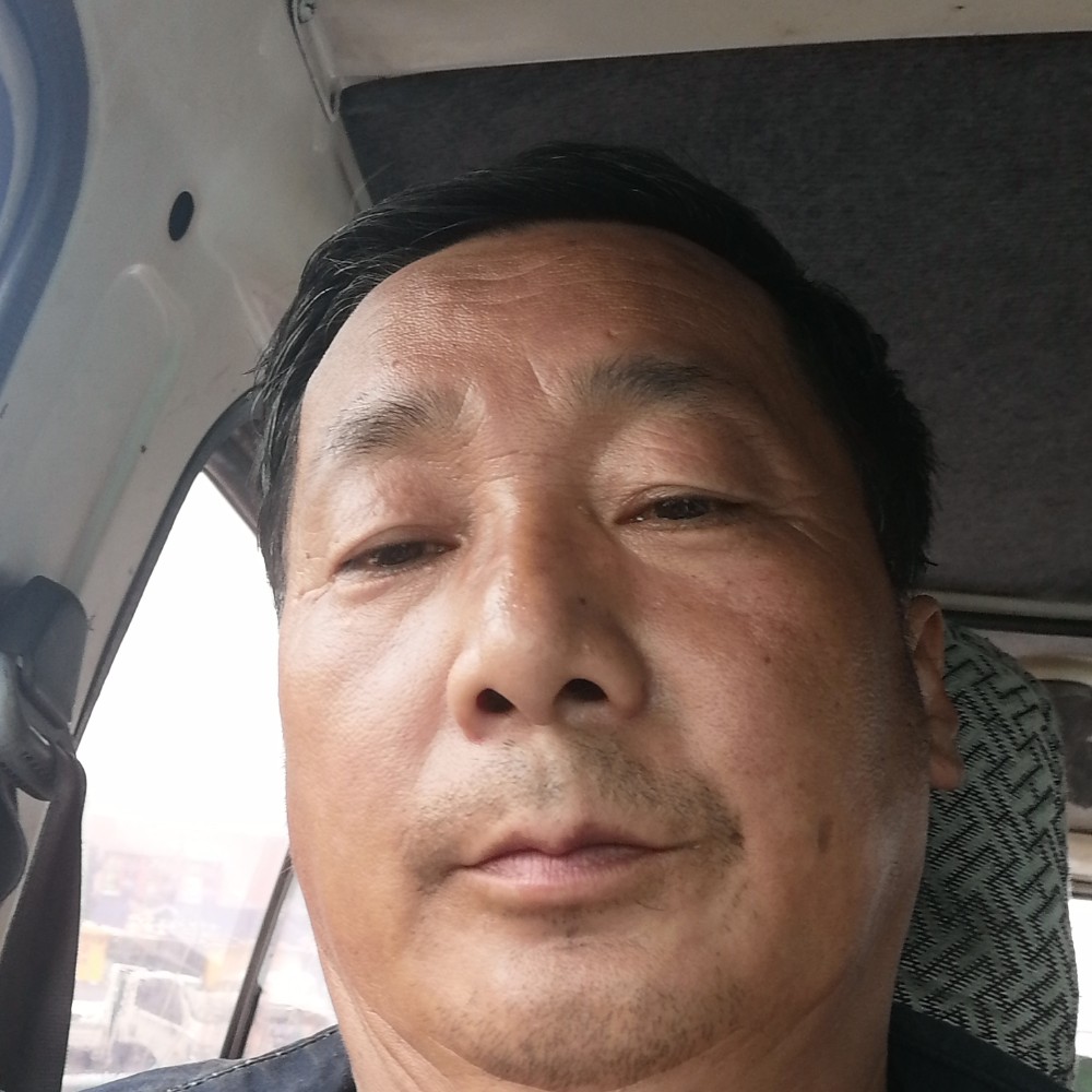 清脆和西装外套的照片