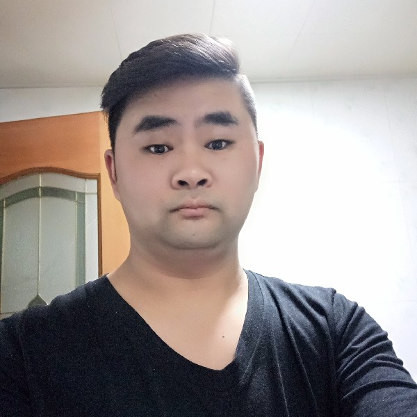 火俊秀的照片