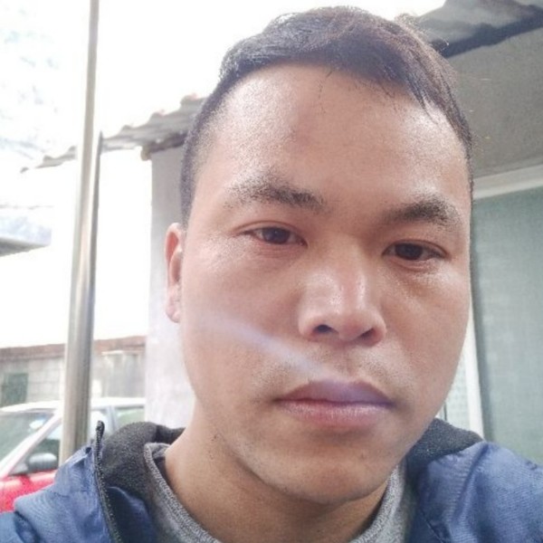 舒适挽手花生的照片