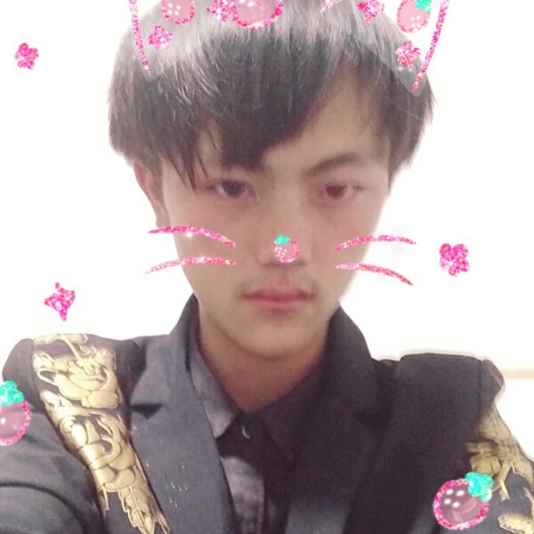 威武拾忆云朵的照片