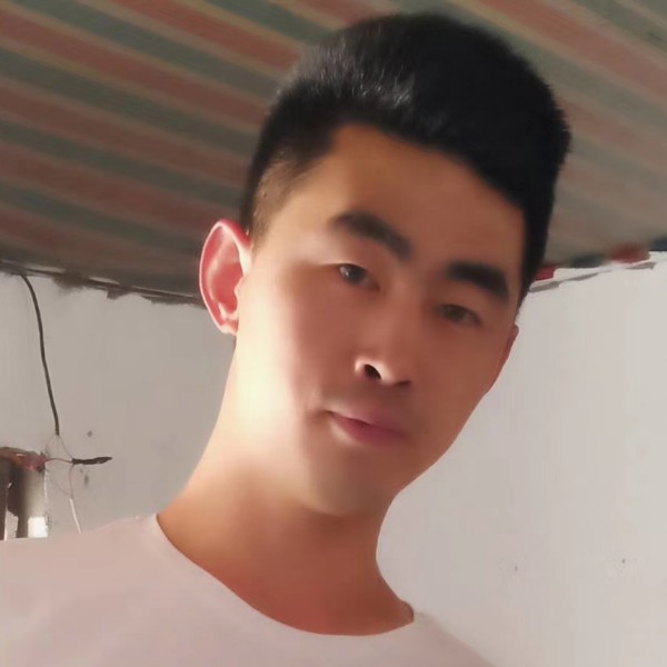 暖阳蹙眉沉静的照片