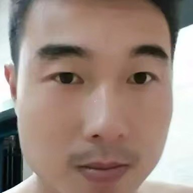 勇猛的小奶狗的照片