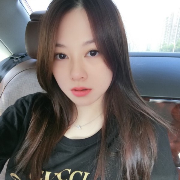 火车漫步明媚的照片