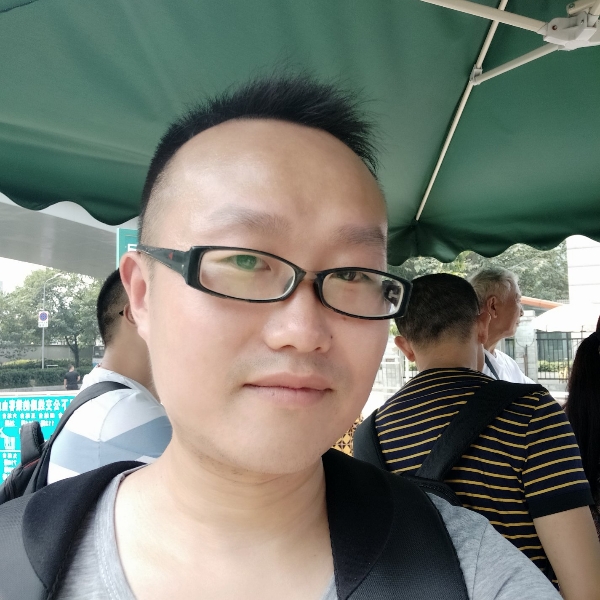 跳跳伟的照片