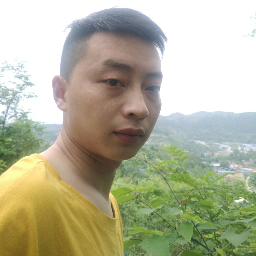 内向等待哑铃的照片