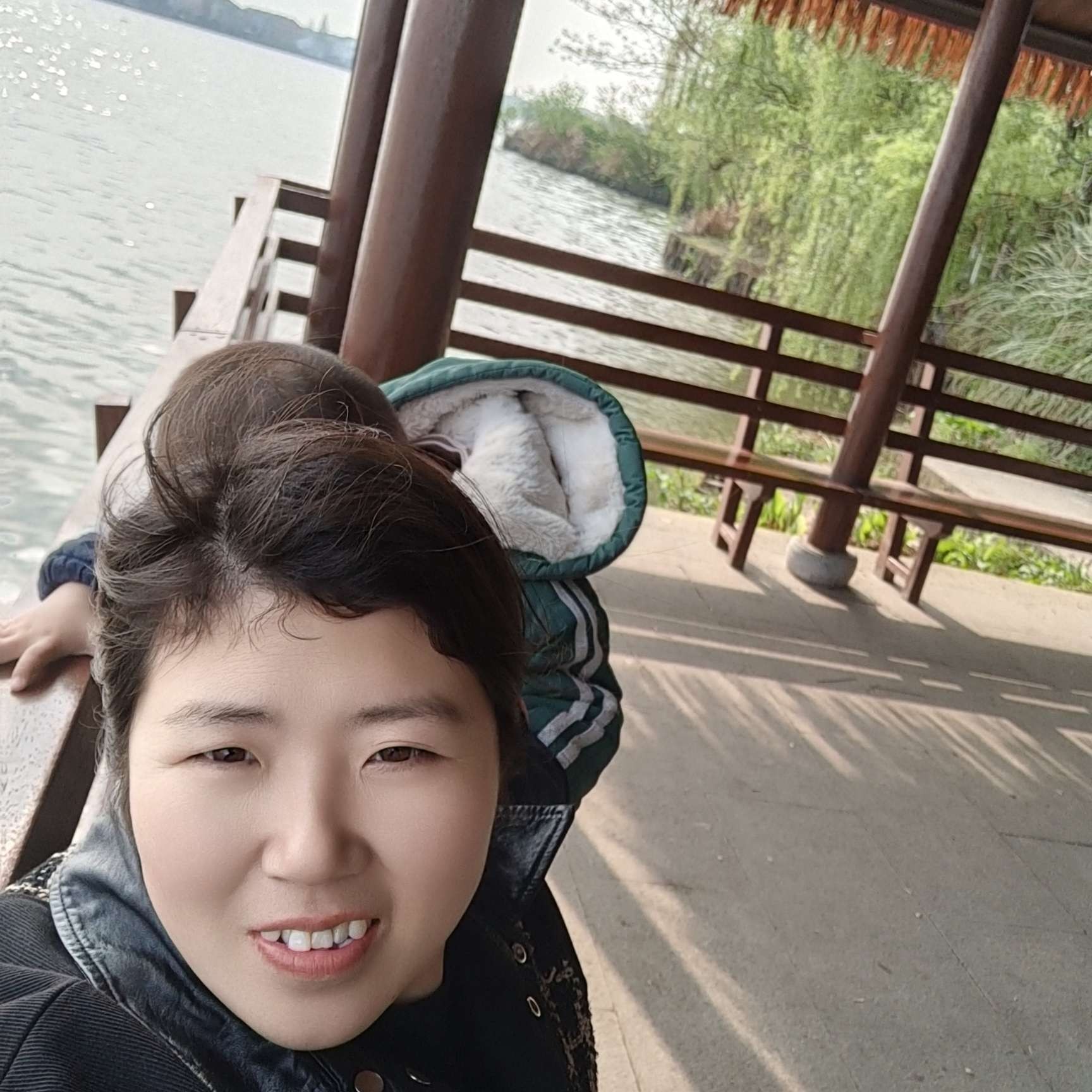 勤恳回眸草莓的照片
