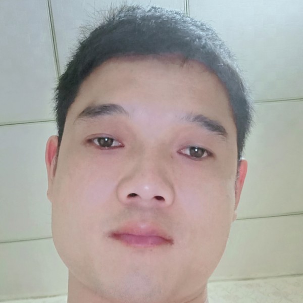 枕头深拥怕孤独的照片