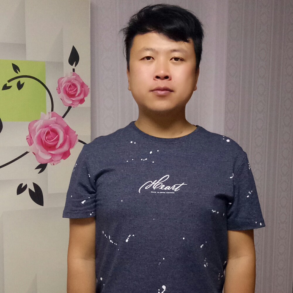 欢呼小伙的照片