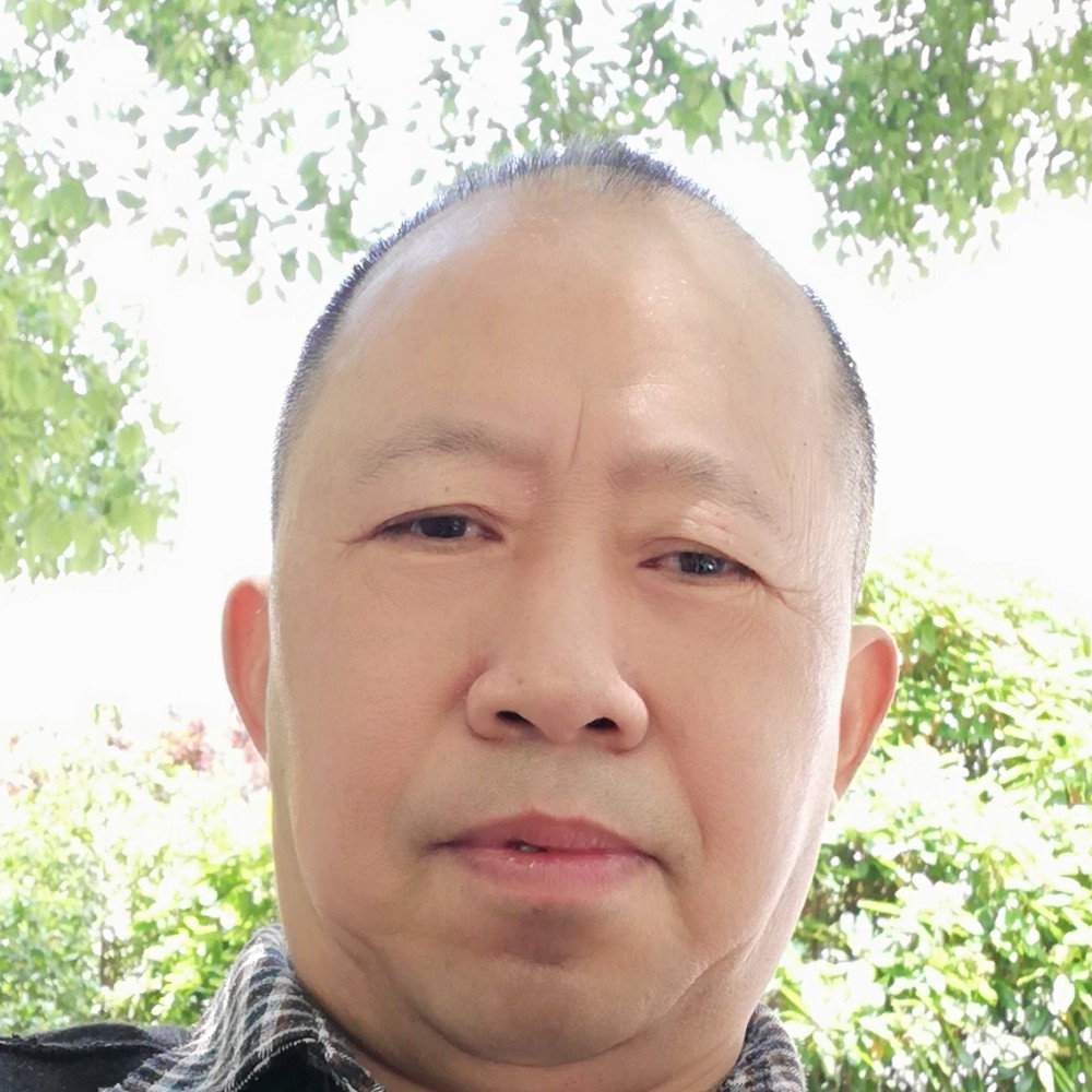 灵巧打果汁的照片