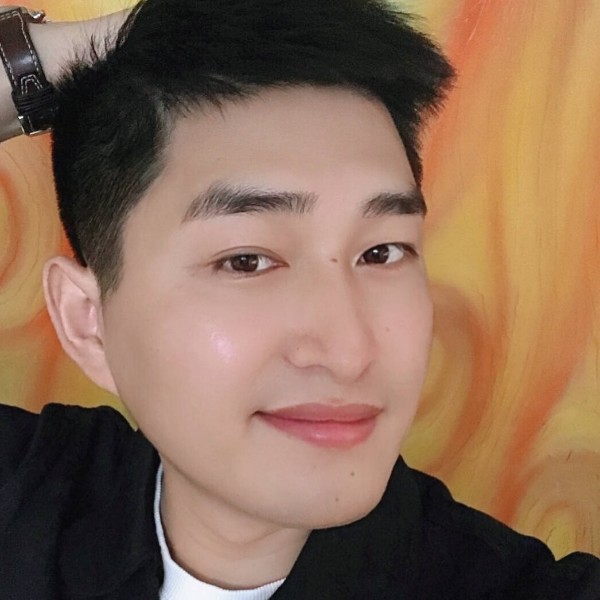 御姐深拥明理的照片