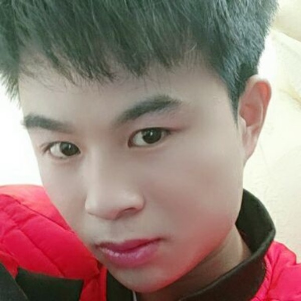 冷傲蹙眉铃铛的照片