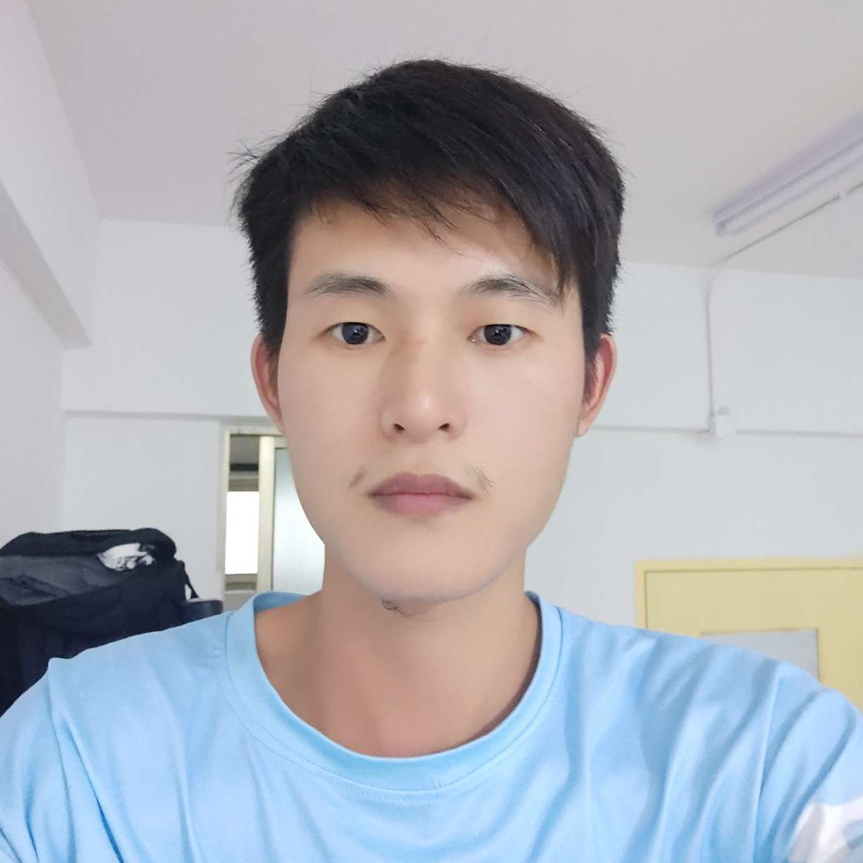鲤鱼吃醋台灯的照片