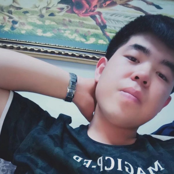 李東的照片