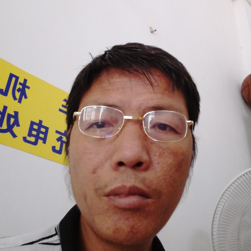 魔镜的暧昧的照片