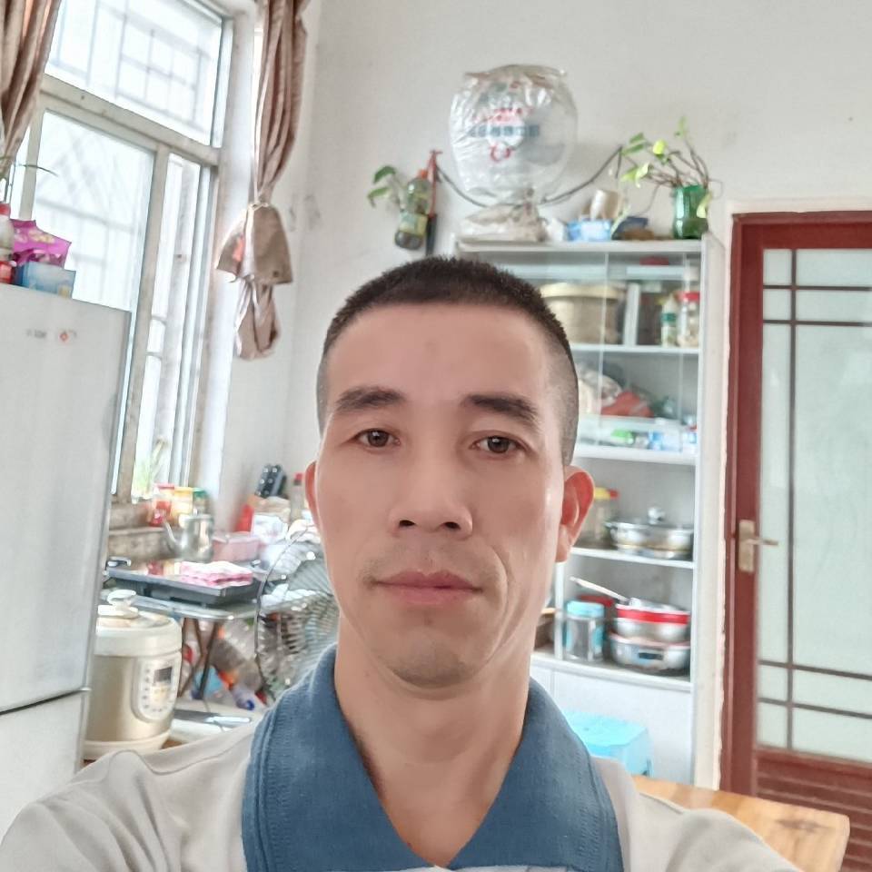 称心吃醋笑靥的照片