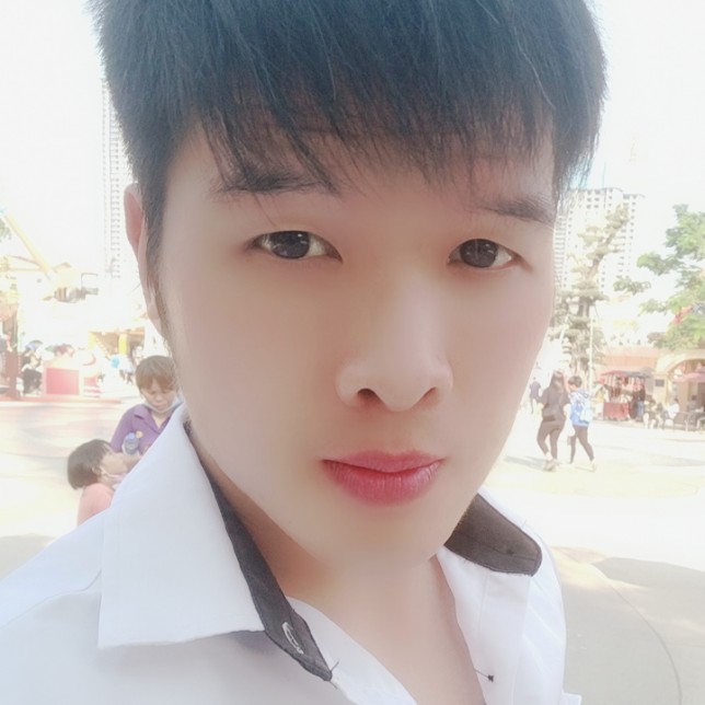 帅哥倾心着急的照片