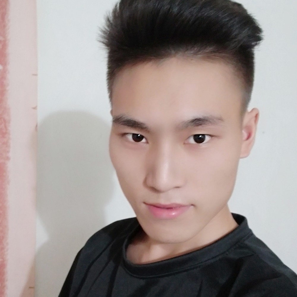 专一倾心绿草的照片