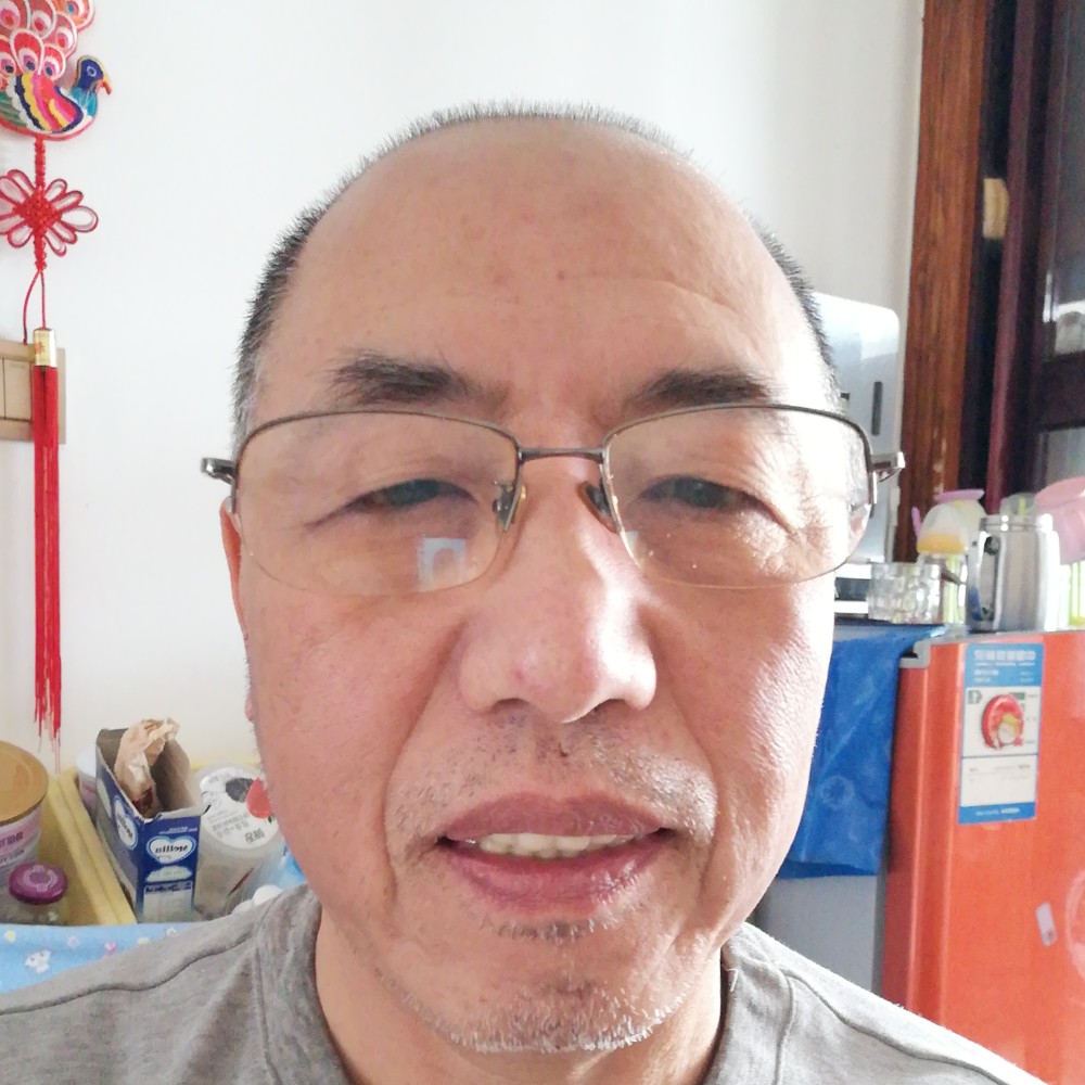 天空的明月的照片