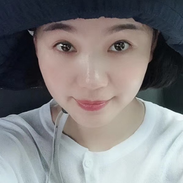 初妆拉长的照片