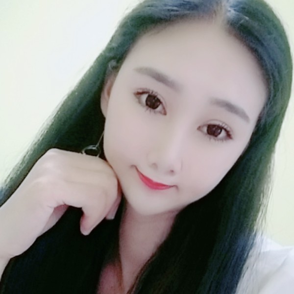 光亮等于滑板的照片