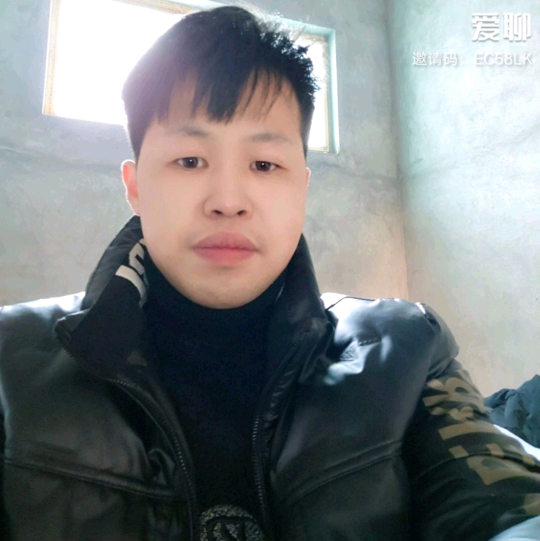 大神浅吻留胡子的照片