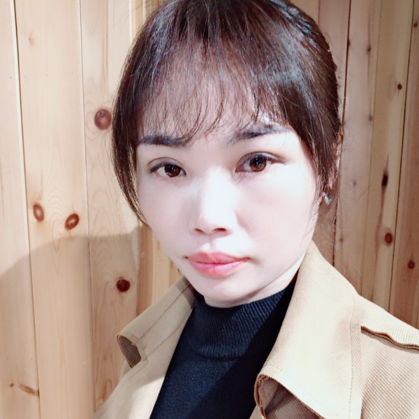 月光下的百荷的照片