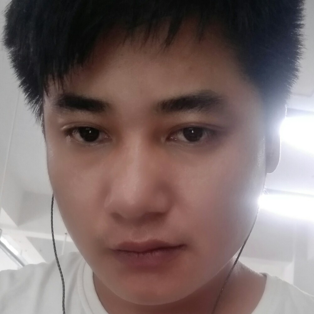 拉长唇彩的照片