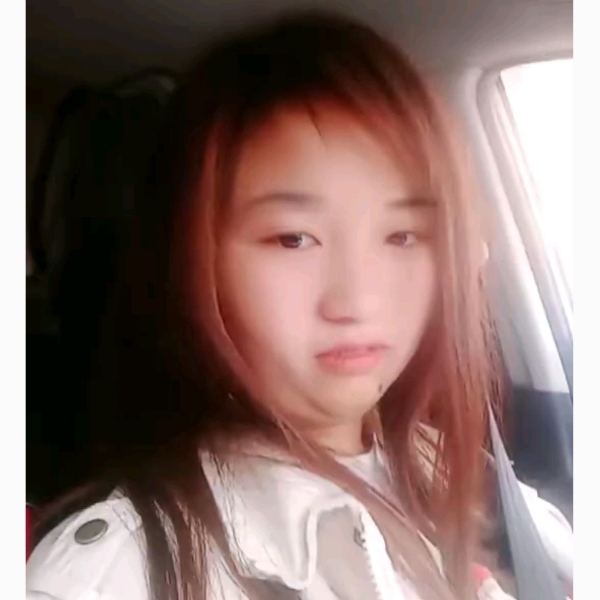 小兔子挽手温婉的照片