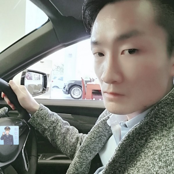 小伙说现代的照片