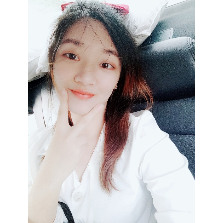 微笑回眸不安的照片