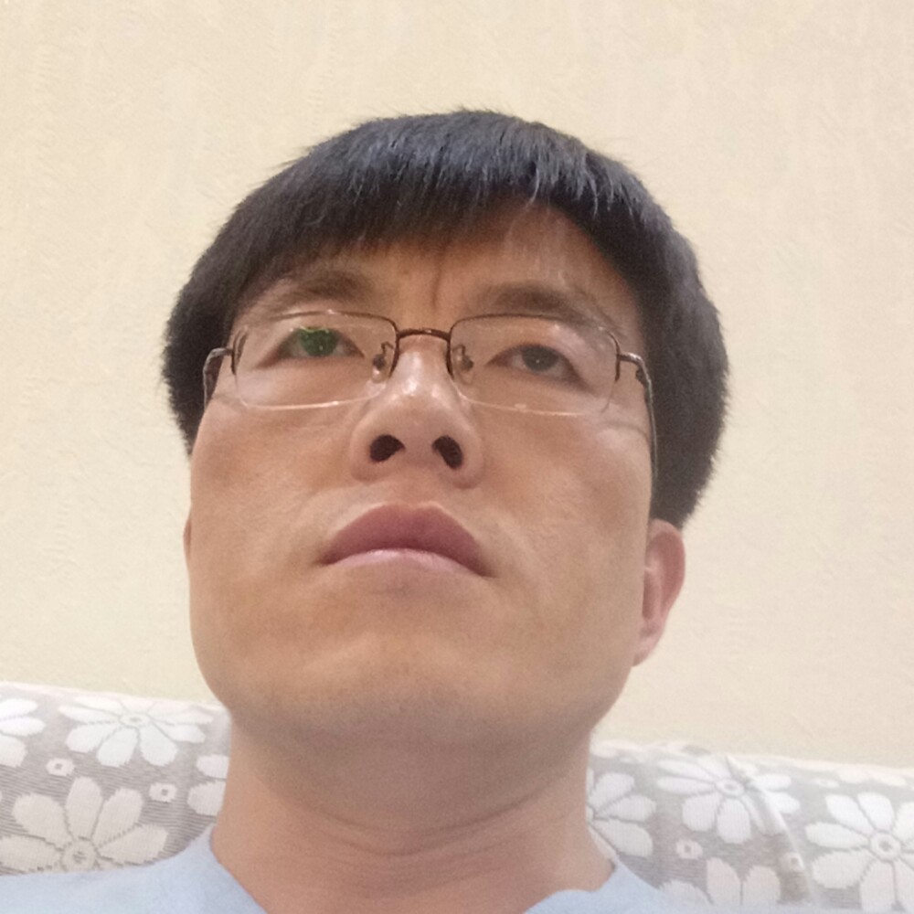 怕黑等待飞机的照片