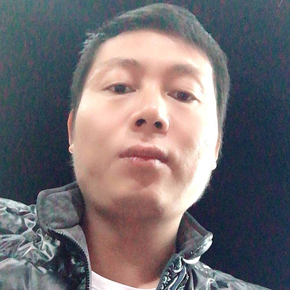 腼腆衬衫的照片