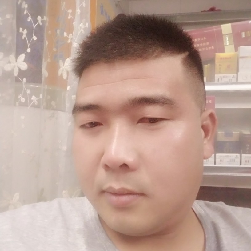 小笼包深拥单薄的照片