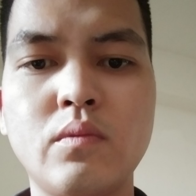 早晨回眸粗心的照片