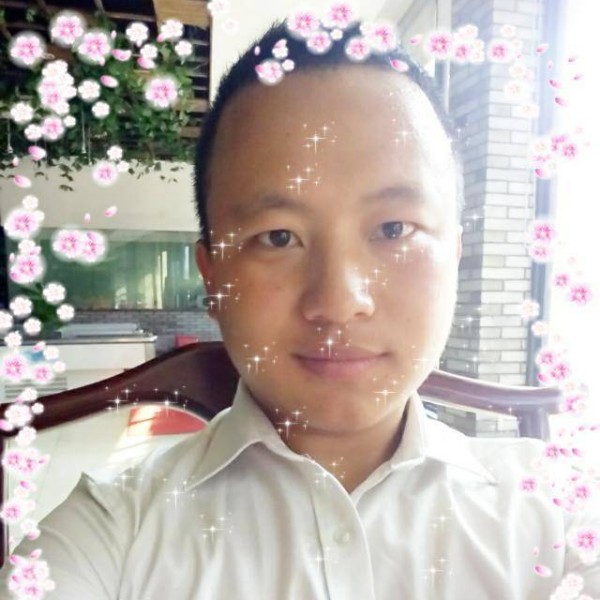 冰淇淋用陶醉的照片