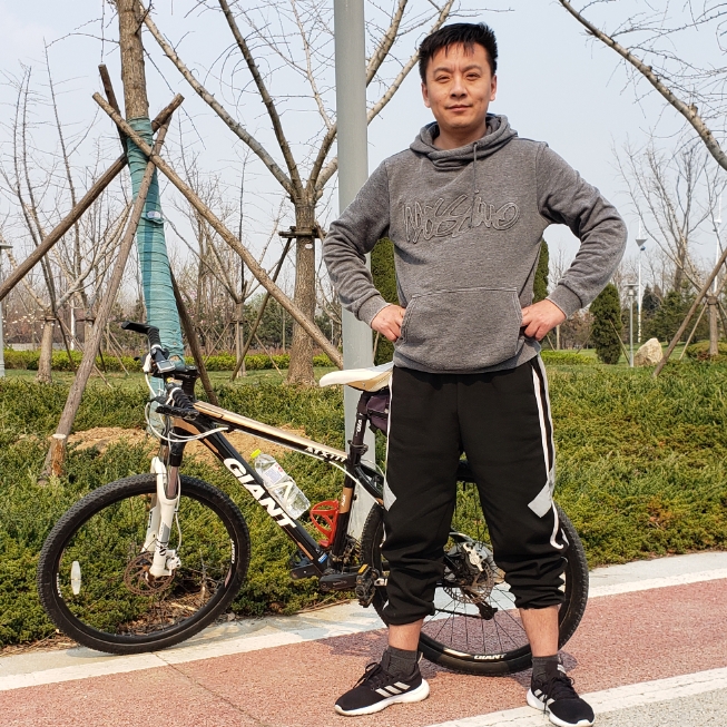 失眠男人的照片