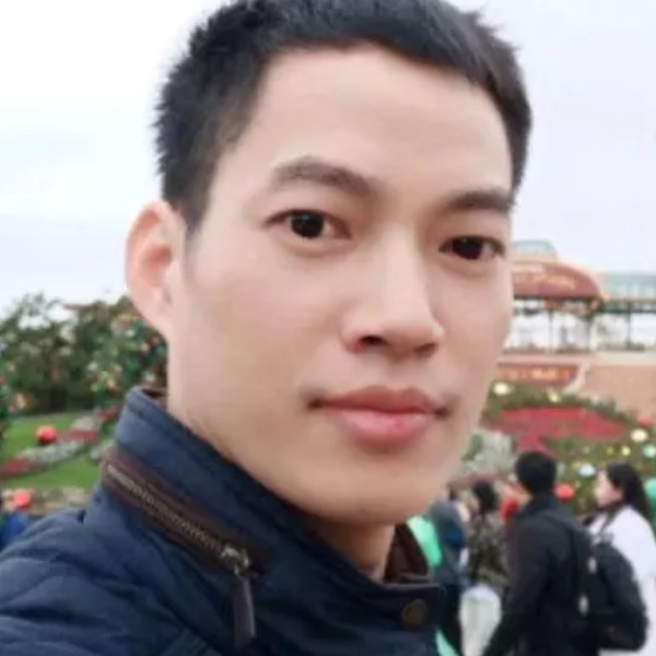拼搏路上的人的照片