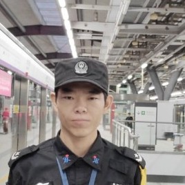 凶狠有黑裤的照片