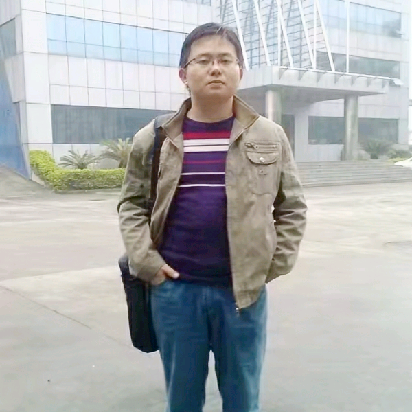 红建哥哥的照片