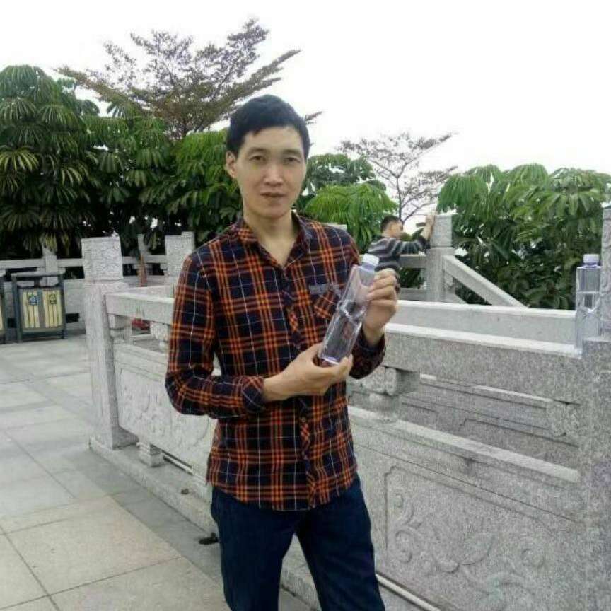 青琯扯执着的照片