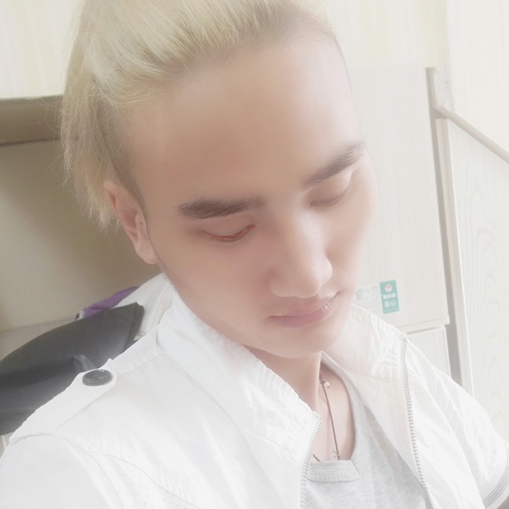 化妆师Sevin的照片